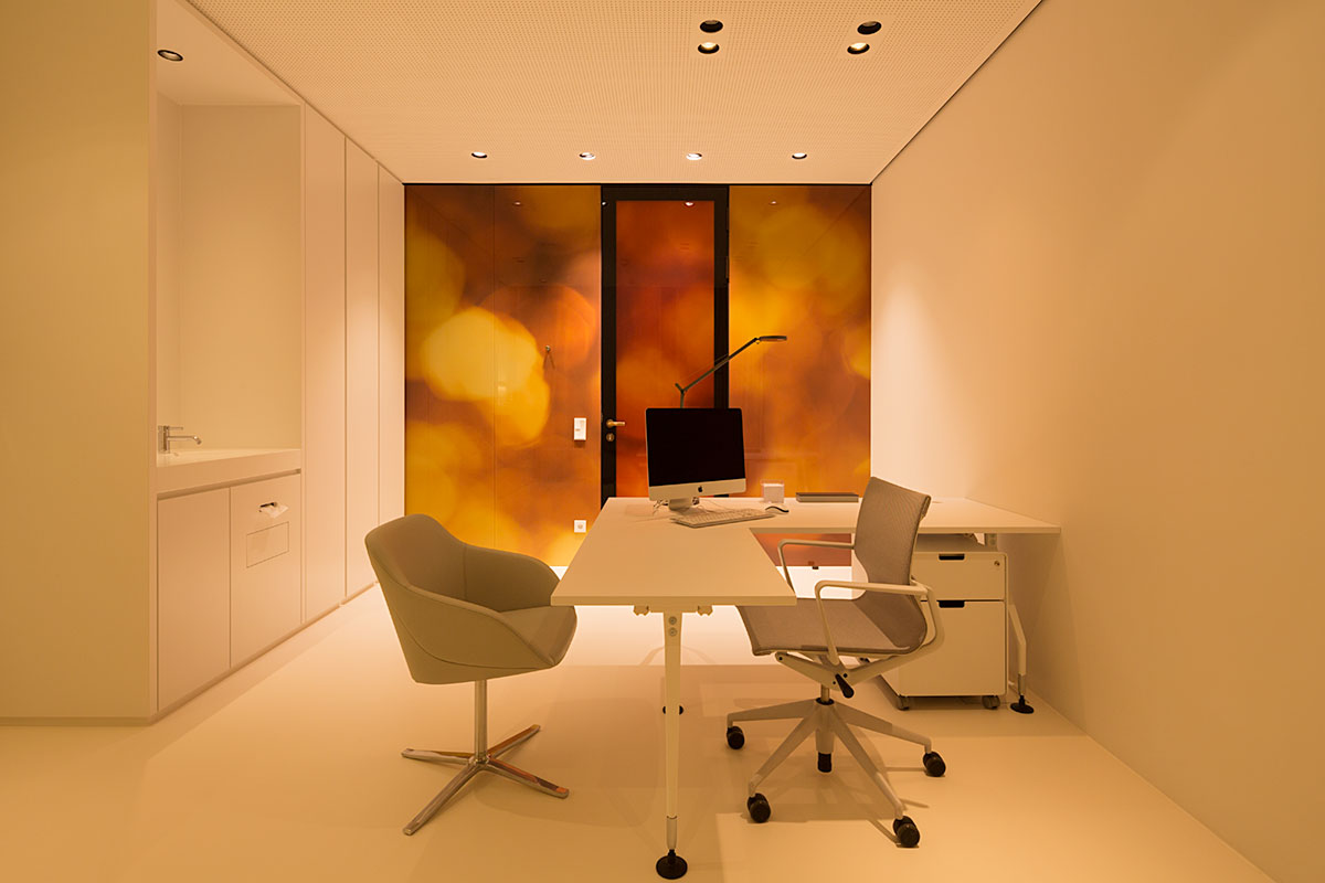 Lanserhof Health und Beauty Center, Tegernsee - Arztzimmer mit Tageslicht und freundlichem Kunstlicht - TROPP LIGHTING DESIGN